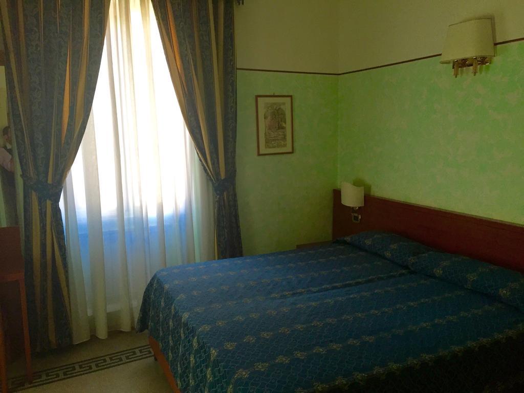 Hotel Miramare Ladispoli Quarto foto