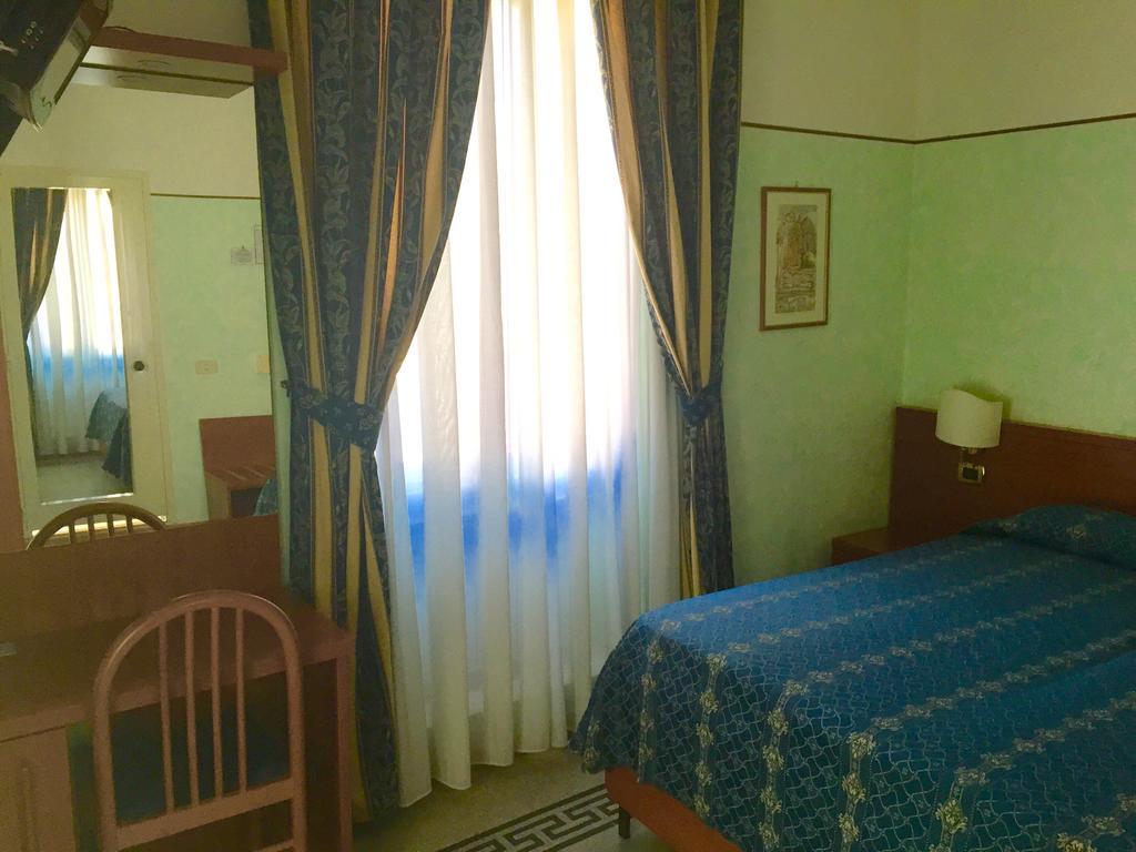 Hotel Miramare Ladispoli Quarto foto